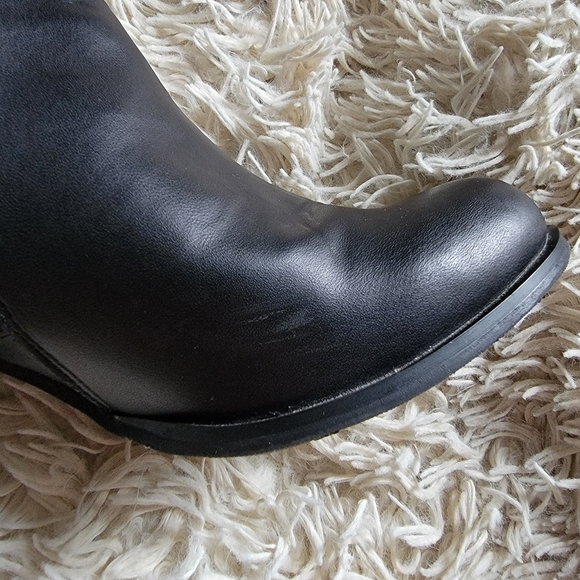 Le Chateau ankle booties - Picture 7 of 8
